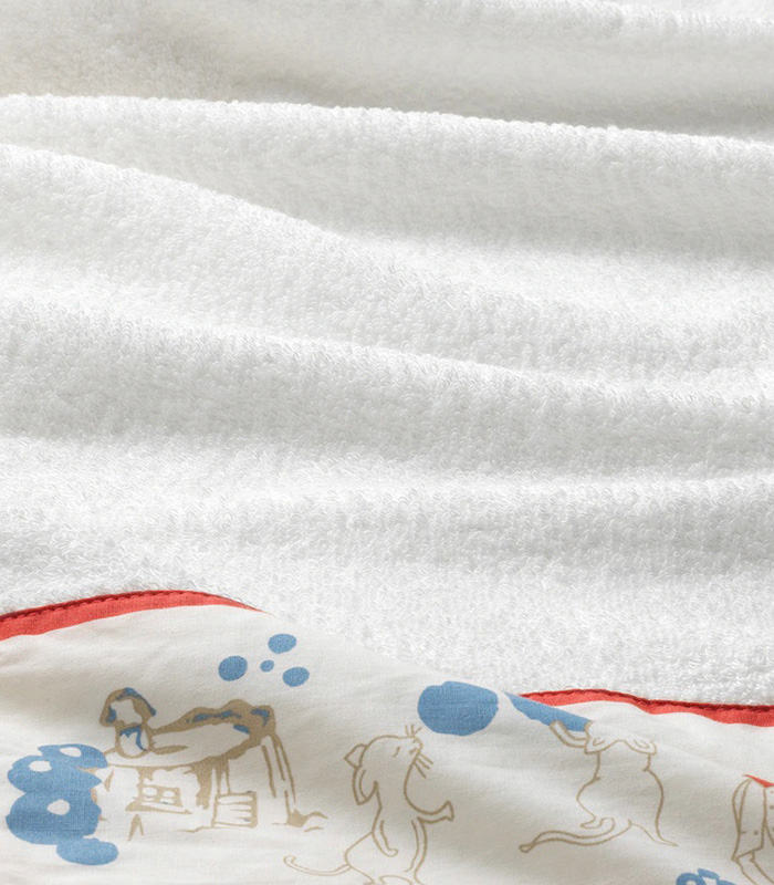 roedhake-baby-towel-with-hood-rabbits-blueberries-pattern__0874704_pe730388_s5-img